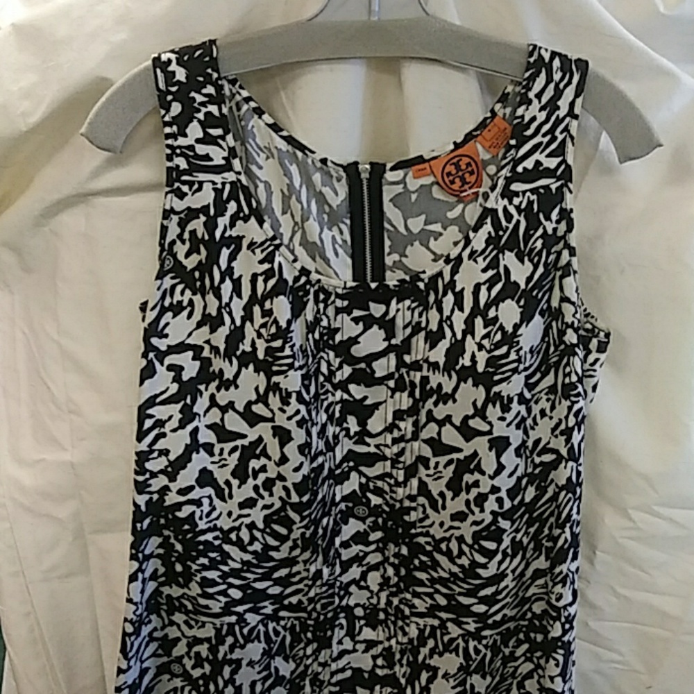 Tory Burch, 100% Silk Pleated Front Top Size 6